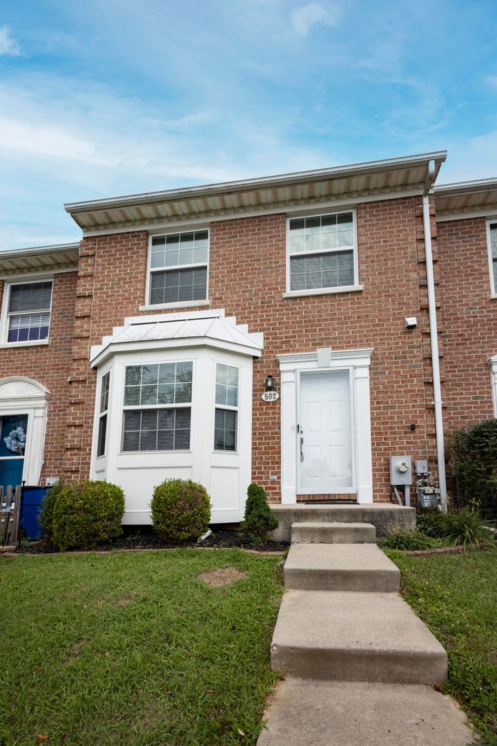 Charming 3Bed/2.5Bath in Constant Friendship neighborhood