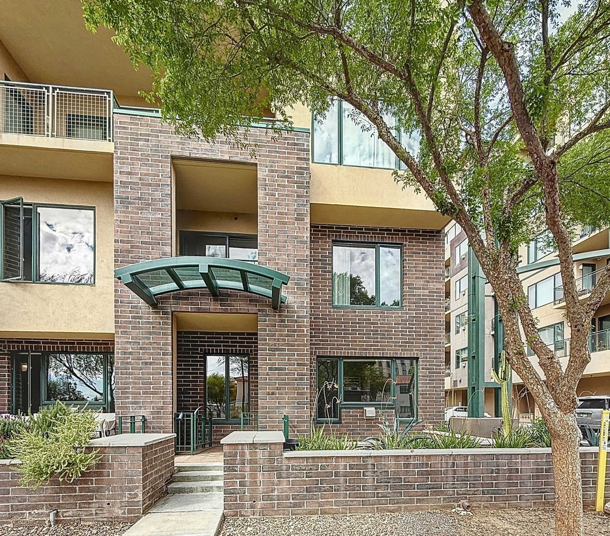 Charming 2BR Townhome in Phoenix