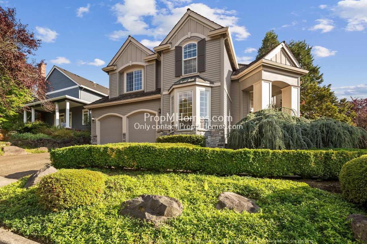 Gorgeous Lake Oswego Three Bedroom Oak Creek Home On Corner Lot!