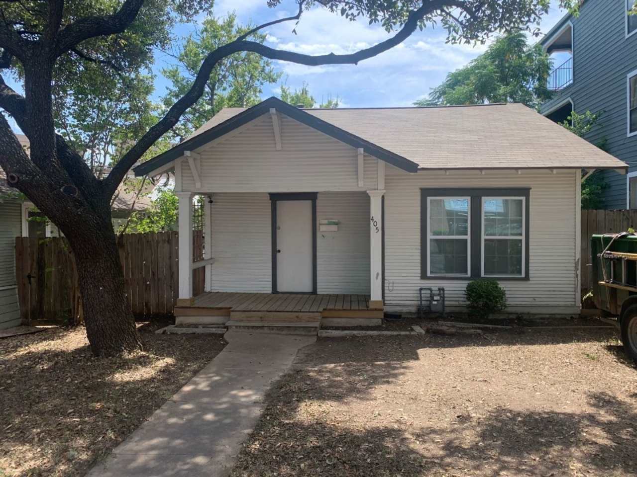 2/1 Bungalow Close to Campus!