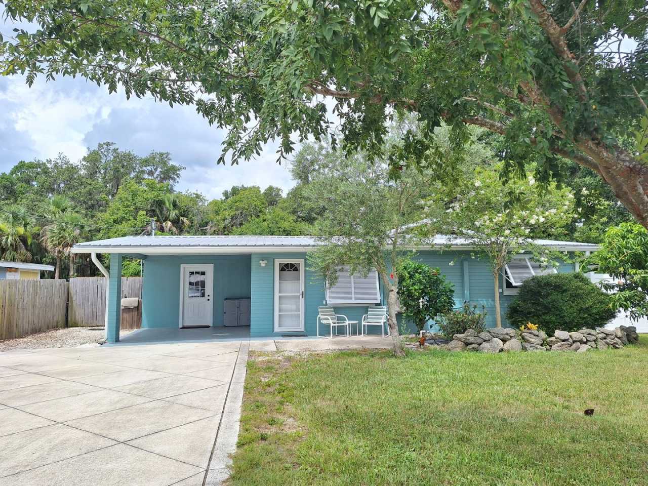 LOCATION LOCATION MAINLAND NEW SMYRNA BEACH!