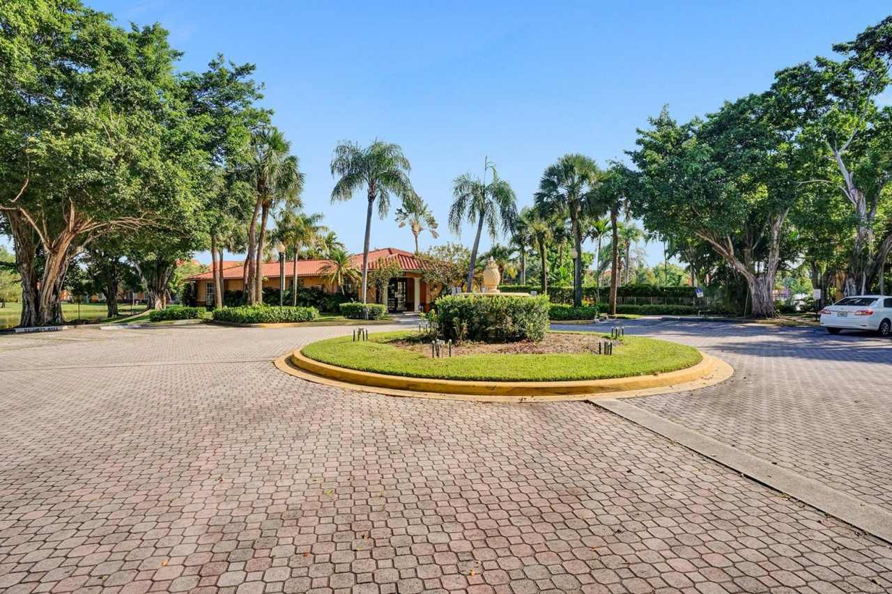 Fully Renovated 3BD/2BA in Lakes of Jacaranda - Plantation