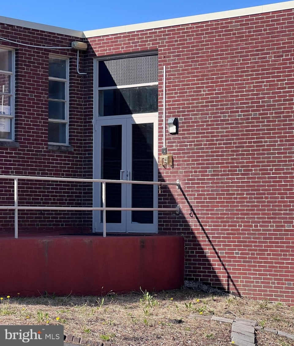 501 GRABER Alley unit: 2-1