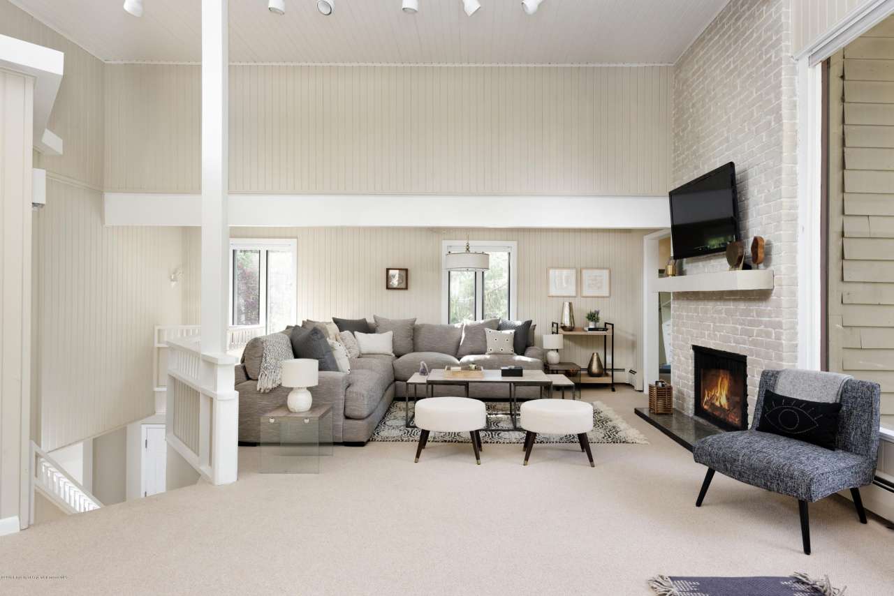 117 N Monarch Street unit: #2