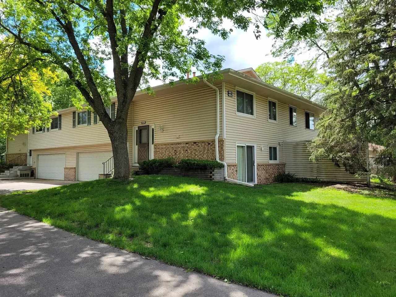 Elegant Townhome Living in a Prime Eagan Location!!