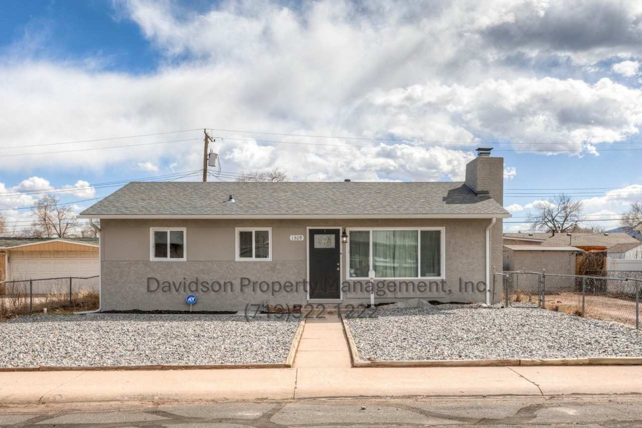 Cozy Updated 4-Bedroom House in Southwest Colorado Springs
