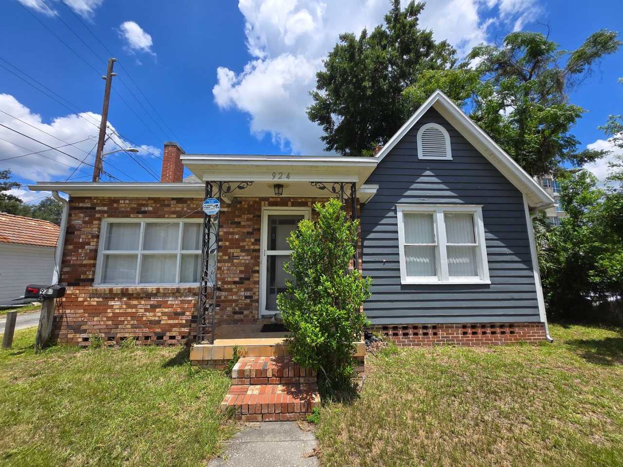 AVAILABLE NOW - Charming 3 Bed / 2 Bath Home Just Minutes from Campus