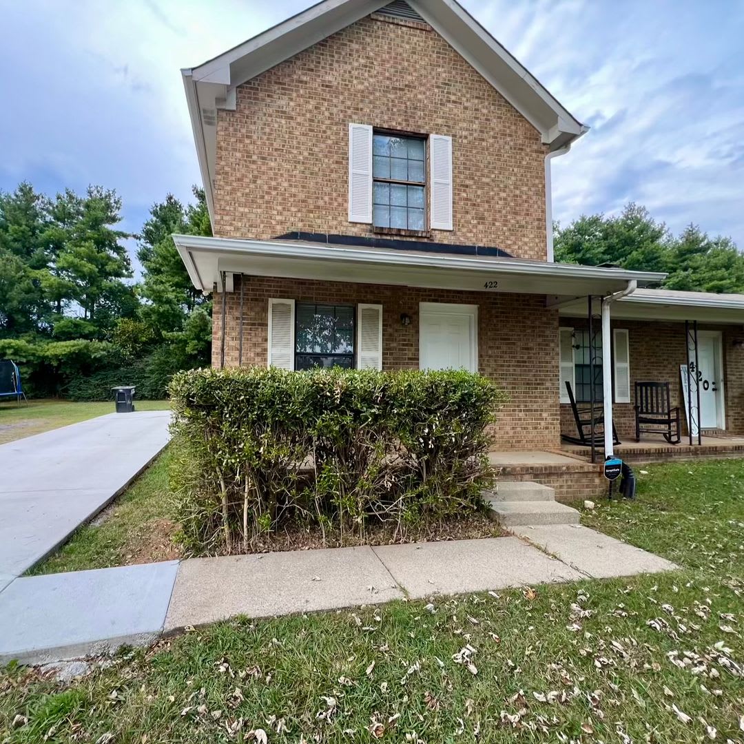 2 Bed, 1.5 Bath Townhouse with Fireplace in Murfreesboro