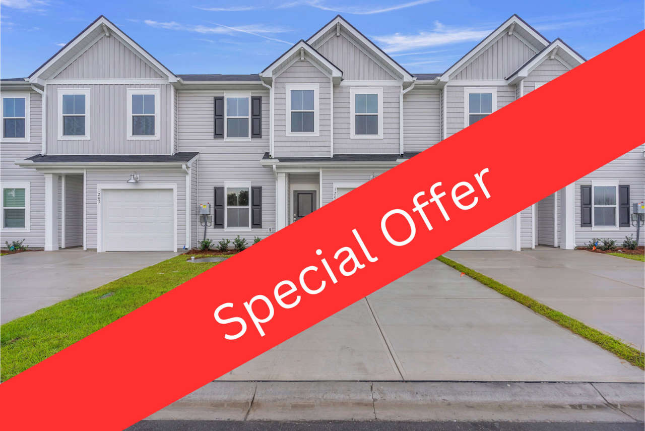 ***FREE DECEMBER RENT*** AND APPLICATION FEES WAIVED UPON APPROVAL!!! Dog friendly home!