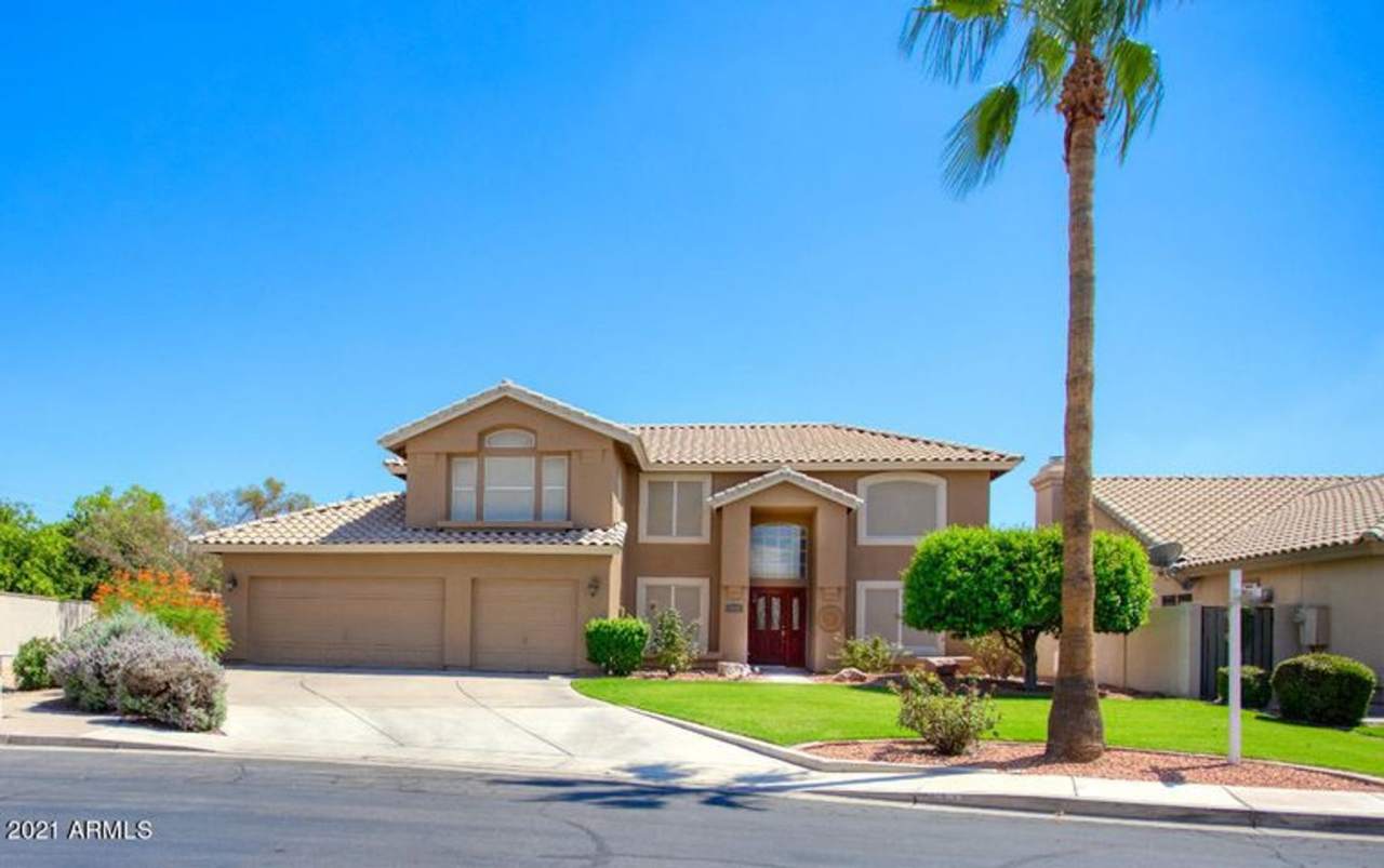 Great price for a Chandler home with PRIVATE POOL!