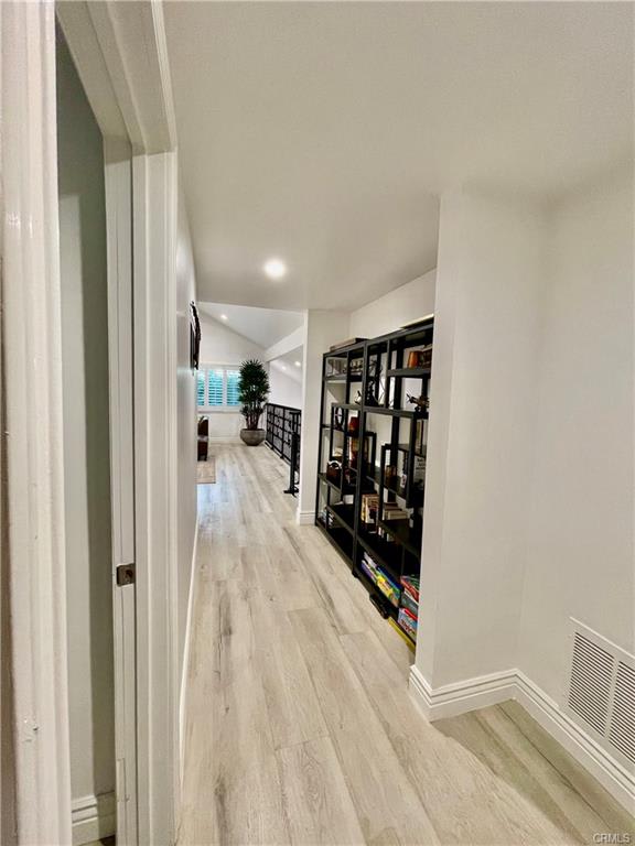 10468 Des Moines Avenue