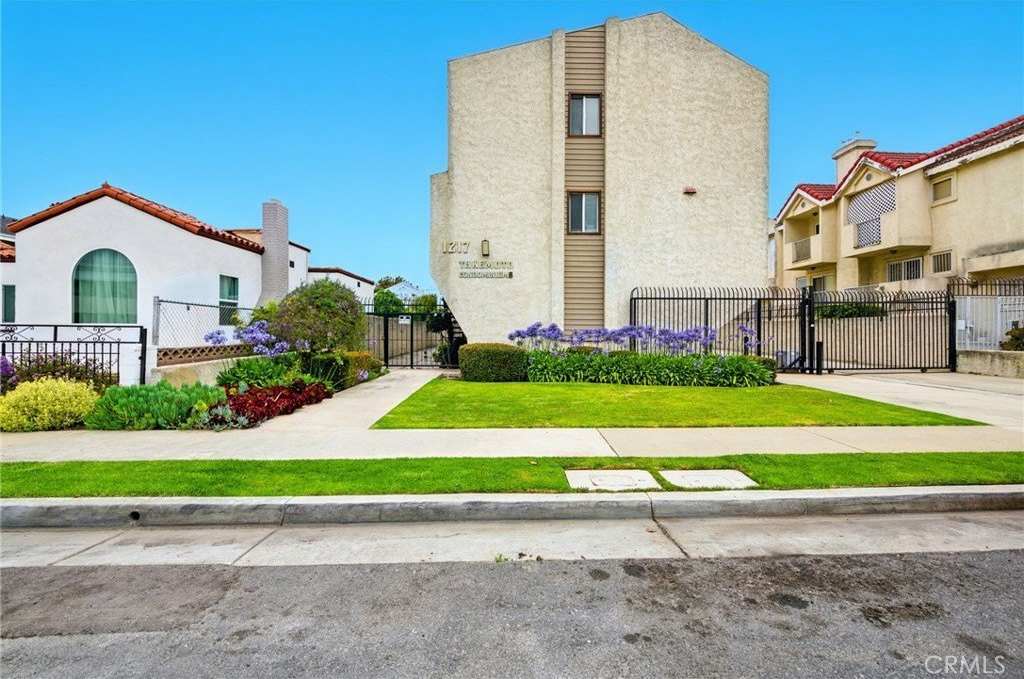 1217 W 168th Street