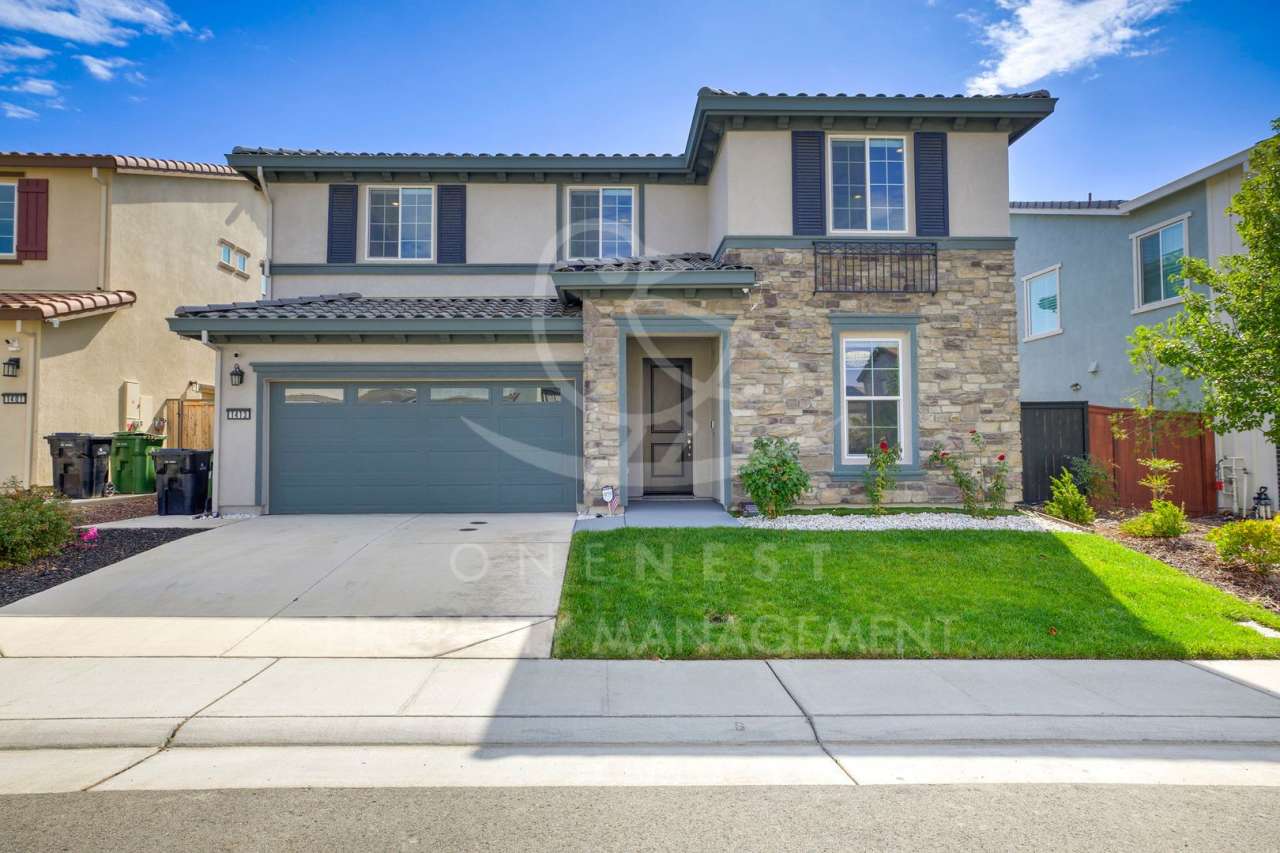 ~~!!$500 off your first months rent!!~~ Home in the heart of Twelve Bridges Village!