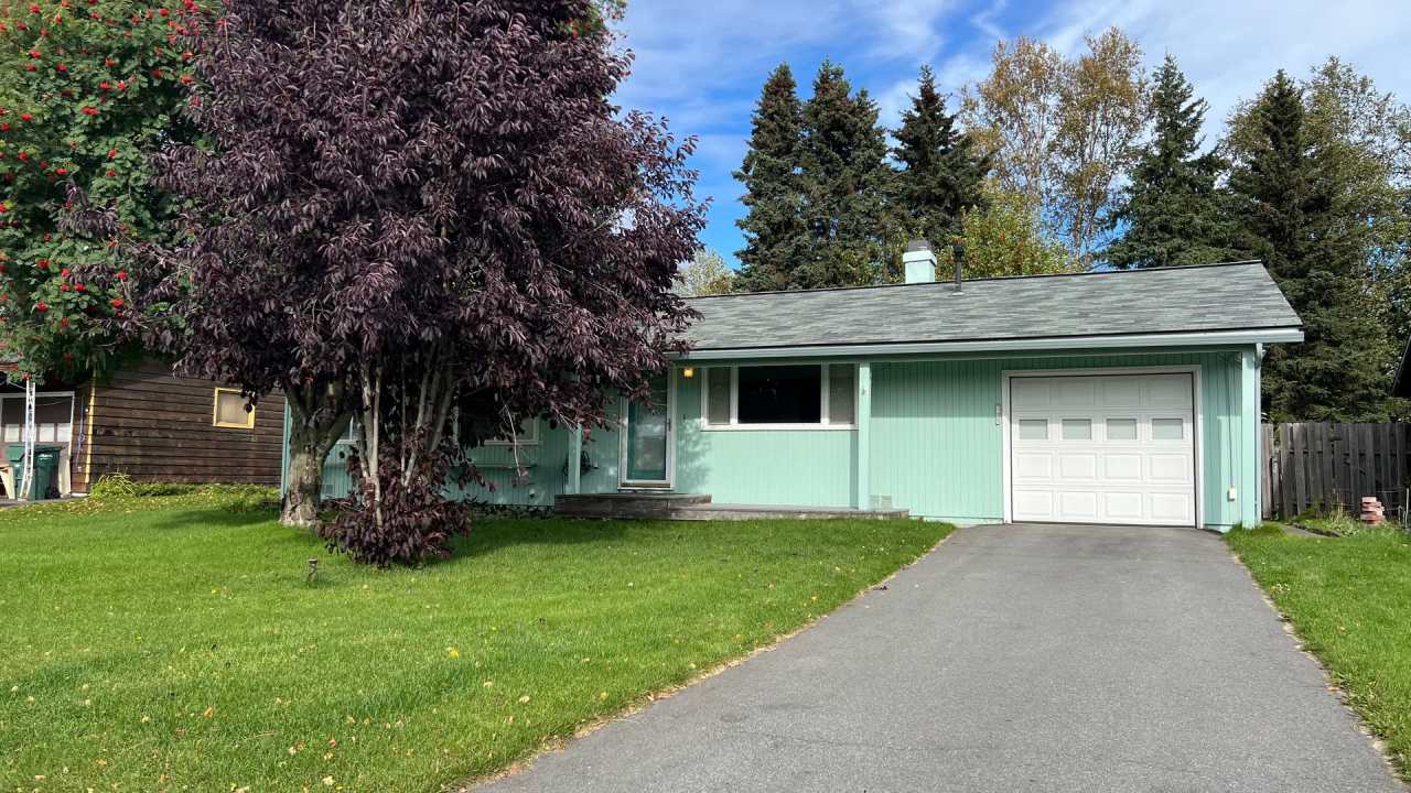 Adorable ranch style 3 bed/1 bath in West Anchorage! Huge fenced yard!