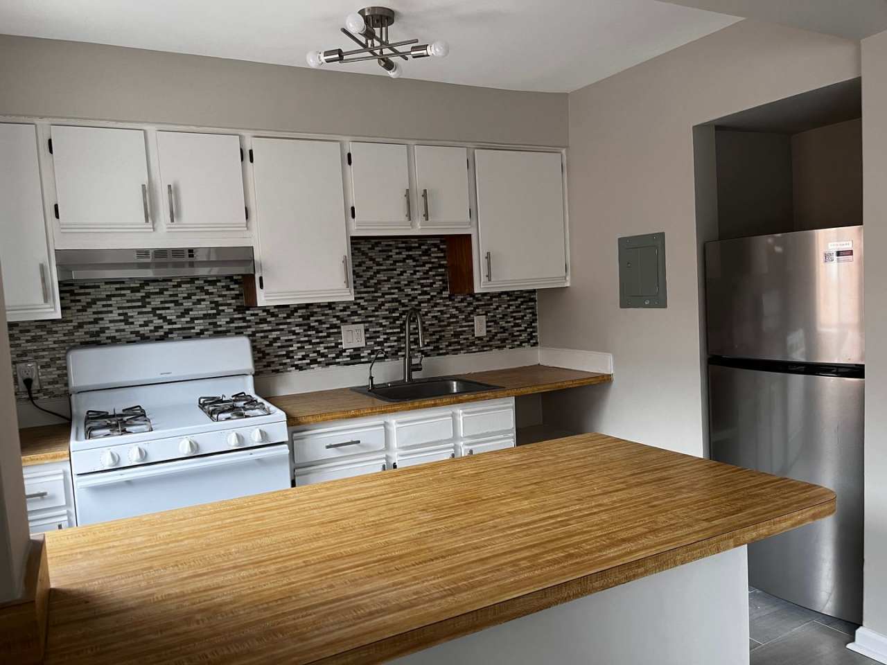 2025 Move-In Special – $200 Off First Month’s Rent!! Affordable 2-Bedroom Apartment in Southwest DC – Utilities Included Option Available!!!