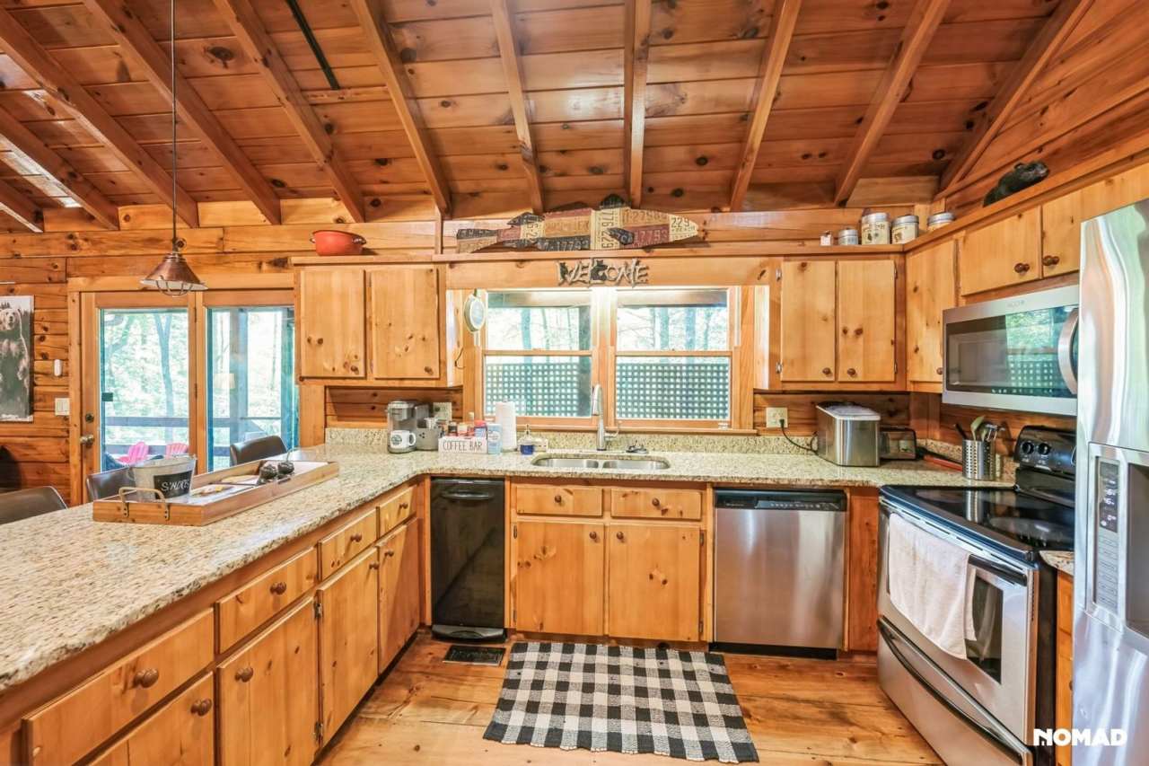 Charming 3BR Cabin in Mineral Bluff