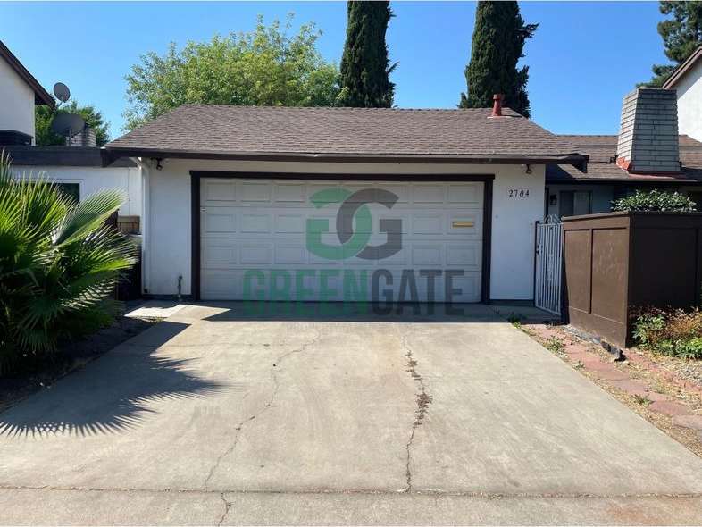3 BEDROOM 2 BATH HOME MOVE IN READY IN MODESTO!