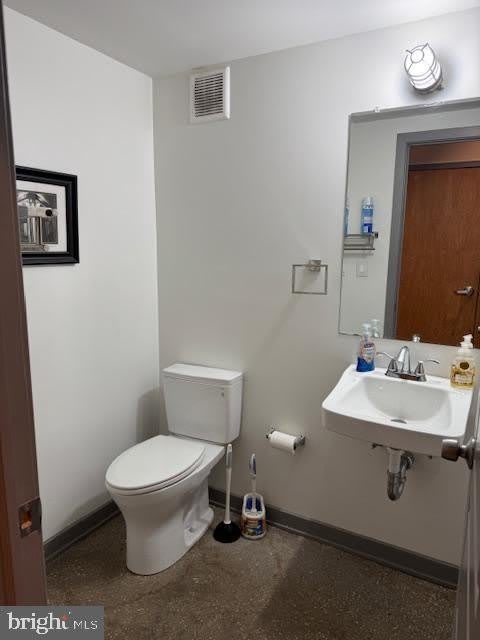 3213-23 AMBER Street unit: Studio 1