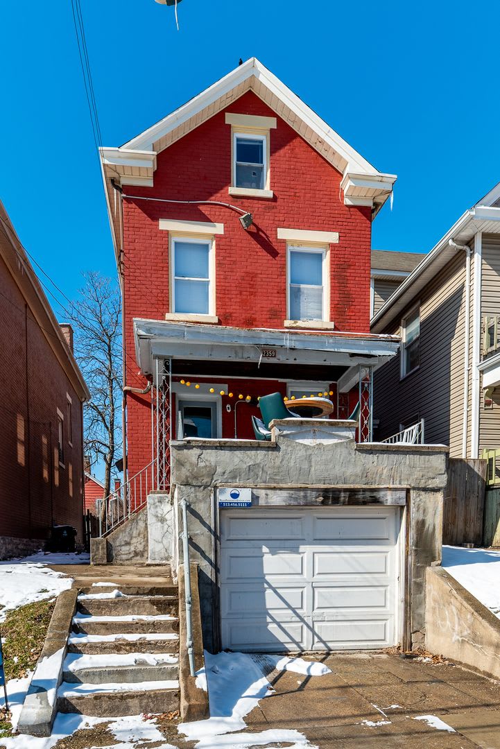 2359 Stratford Avenue