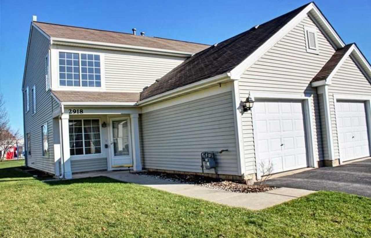LARGE 2 BEDROOM 2.5 BATH HOME IN IMPRESSIONS SUBDIVISION!