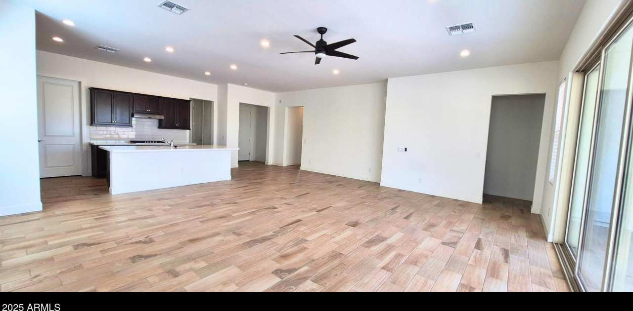 11533 N LUCKENBACH Street