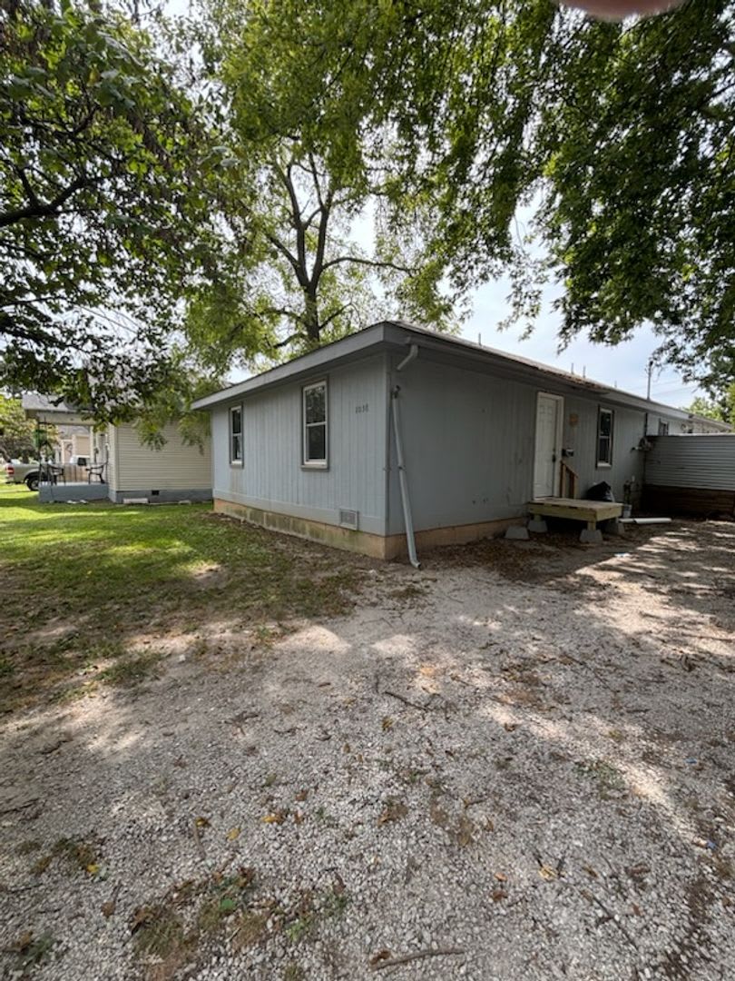 Remodeled 2 bedroom 1 bath duplex