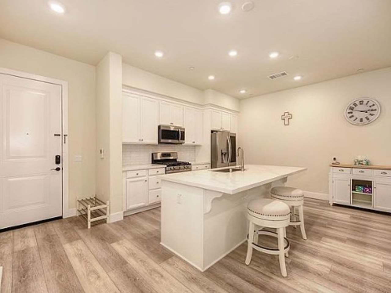 Upscale 2/2 Apartment in The Cannery!-$500 Off 1st Month's Rent