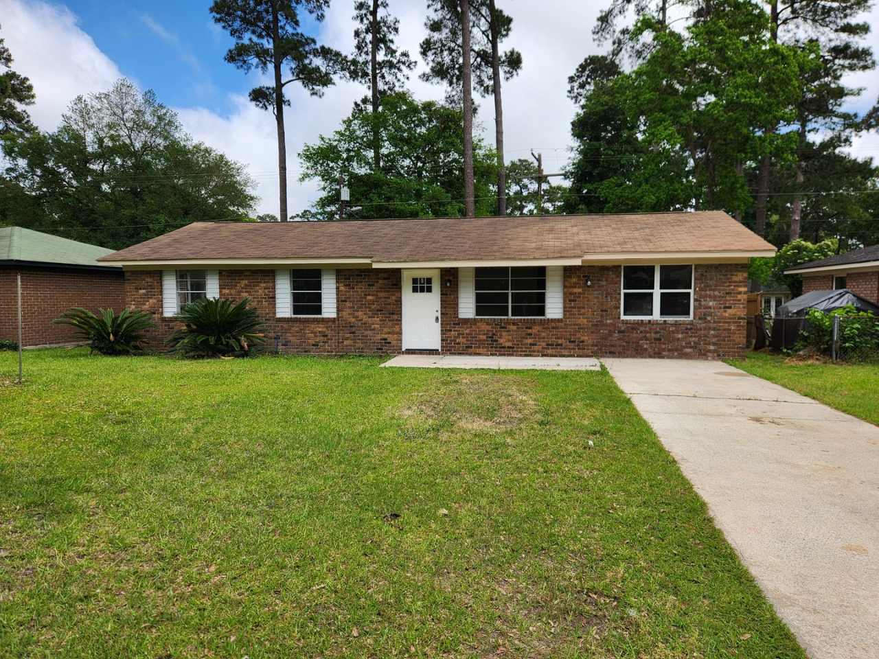 Stunning 4 bedroom, 2 bathroom home located on Wilmington Island