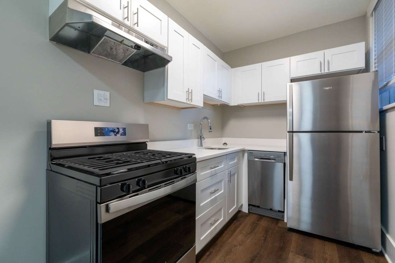 7418 North Damen Avenue, Apt 2