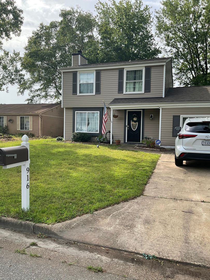 Lovely Updated 3-Bedroom Home with Spacious Backyard