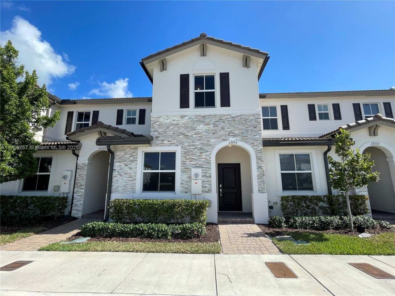 12123 NW 23rd Ct