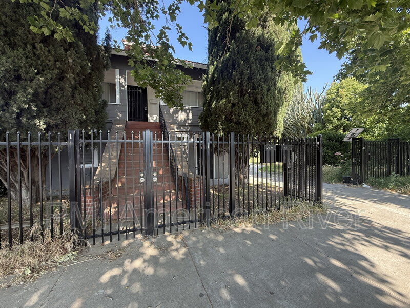 218 5th St Upper