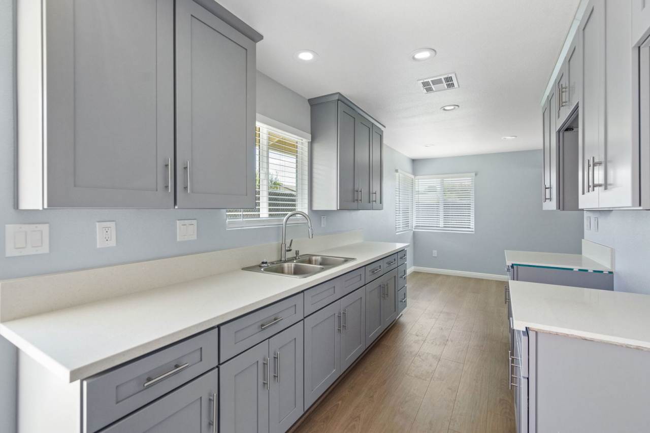 HALF OFF 1ST MONTH RENT- 2 Bedroom/ 2 bathroom condo (Front Unit)