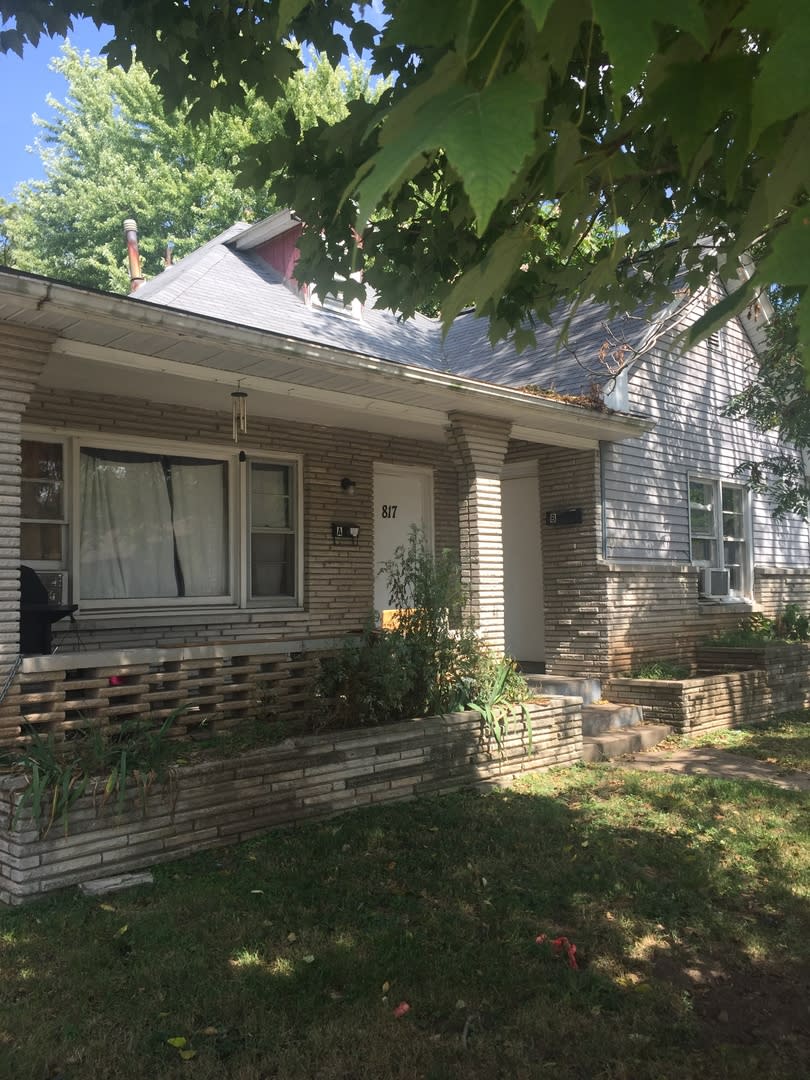 One Bedroom Duplex Available with Washer/Dryer Hookups