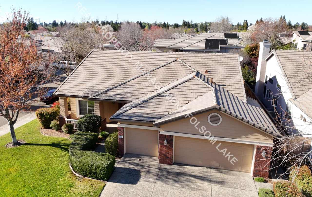 Available Now! 3bd 2ba with Bonus/Office in Desirable Folsom Parkway Neighborhood