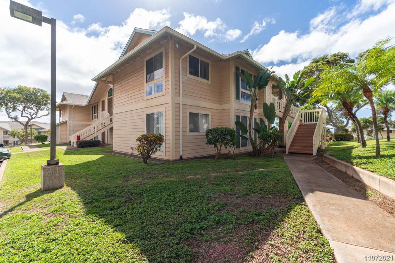 $2,600 / 2br - 790ft2 - Updated with views 2BR/2BA/2PKG unit in Westview at Makakilo (Makakilo)