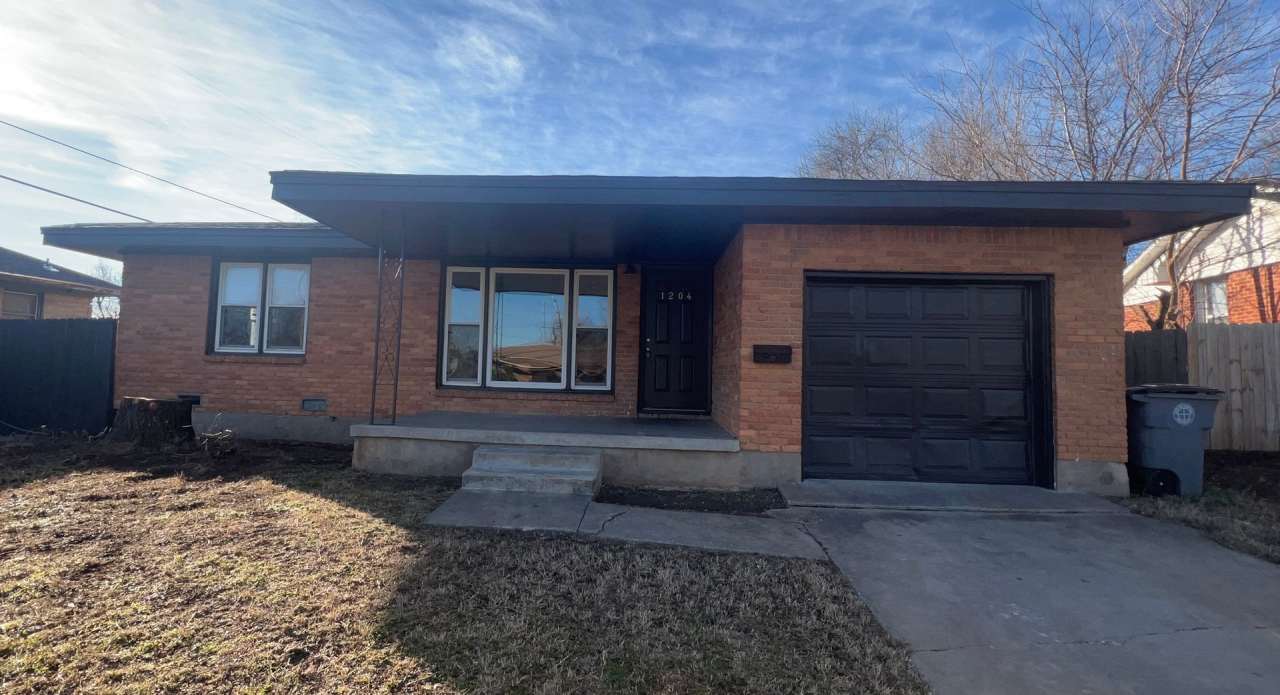 1204 NW Carroll- AVAILABLE NOW!!