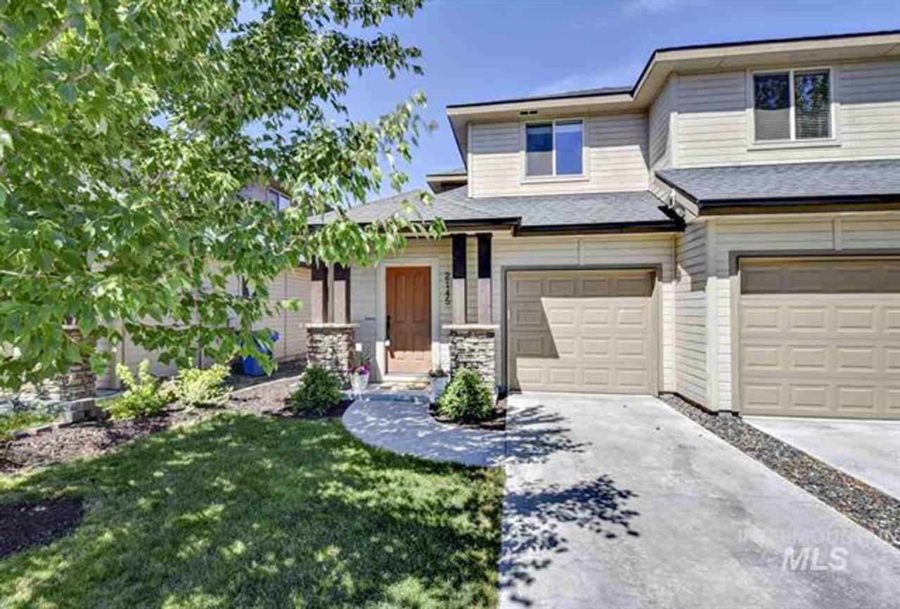 3 Bedroom Townhouse Located in South East Boise; Available 8/14!