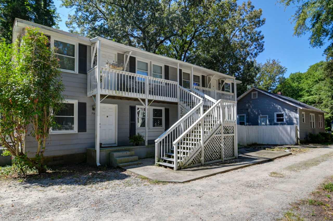 Just 8 Minutes from USC – Charming 2 Bedroom Home with Covered Front Porch!