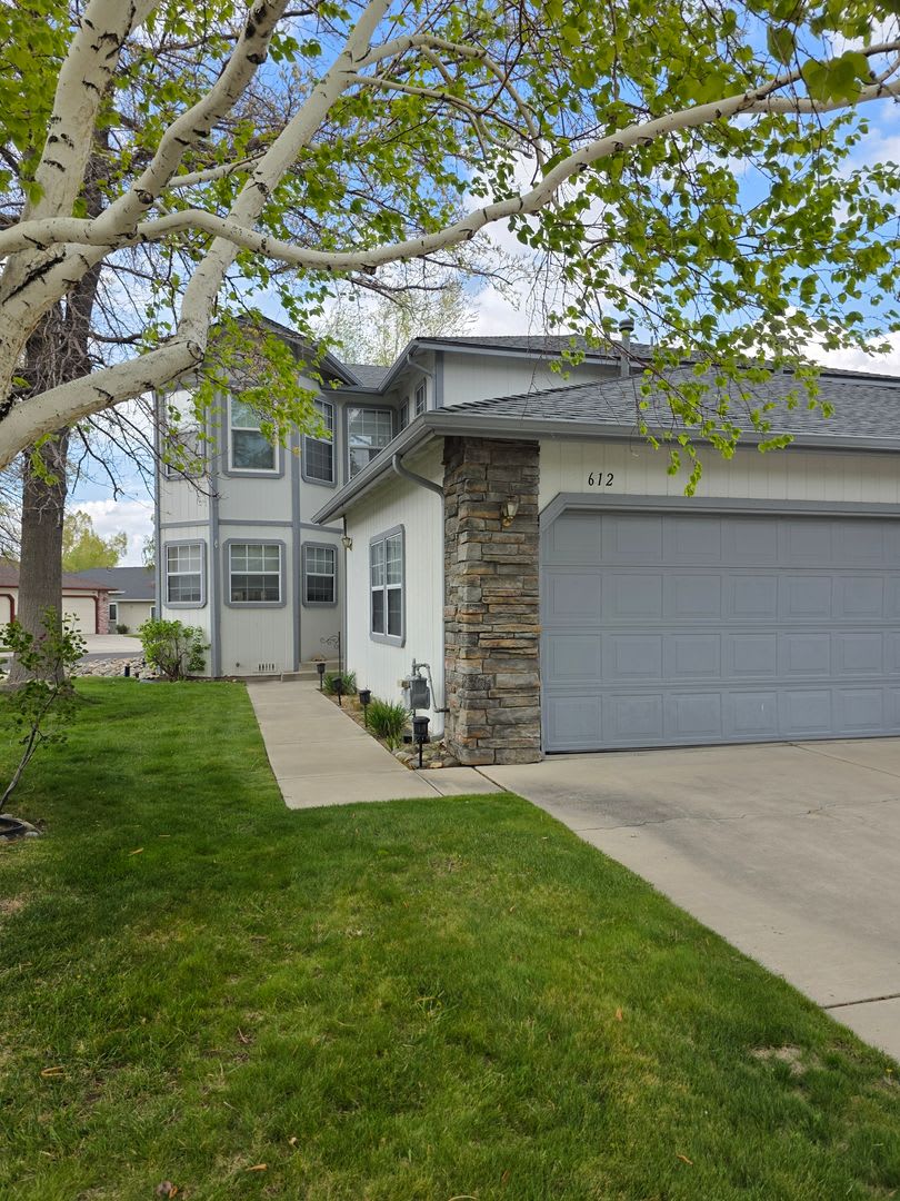 Townhouse Available - Cats OK