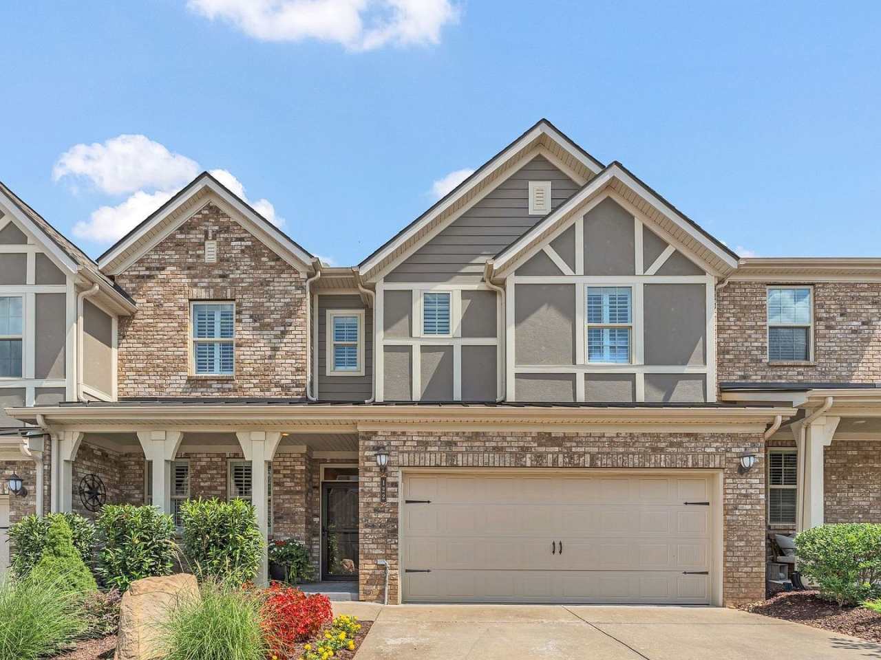 Stunning Townhome in Foxland Harbor – Golf  Lake Community