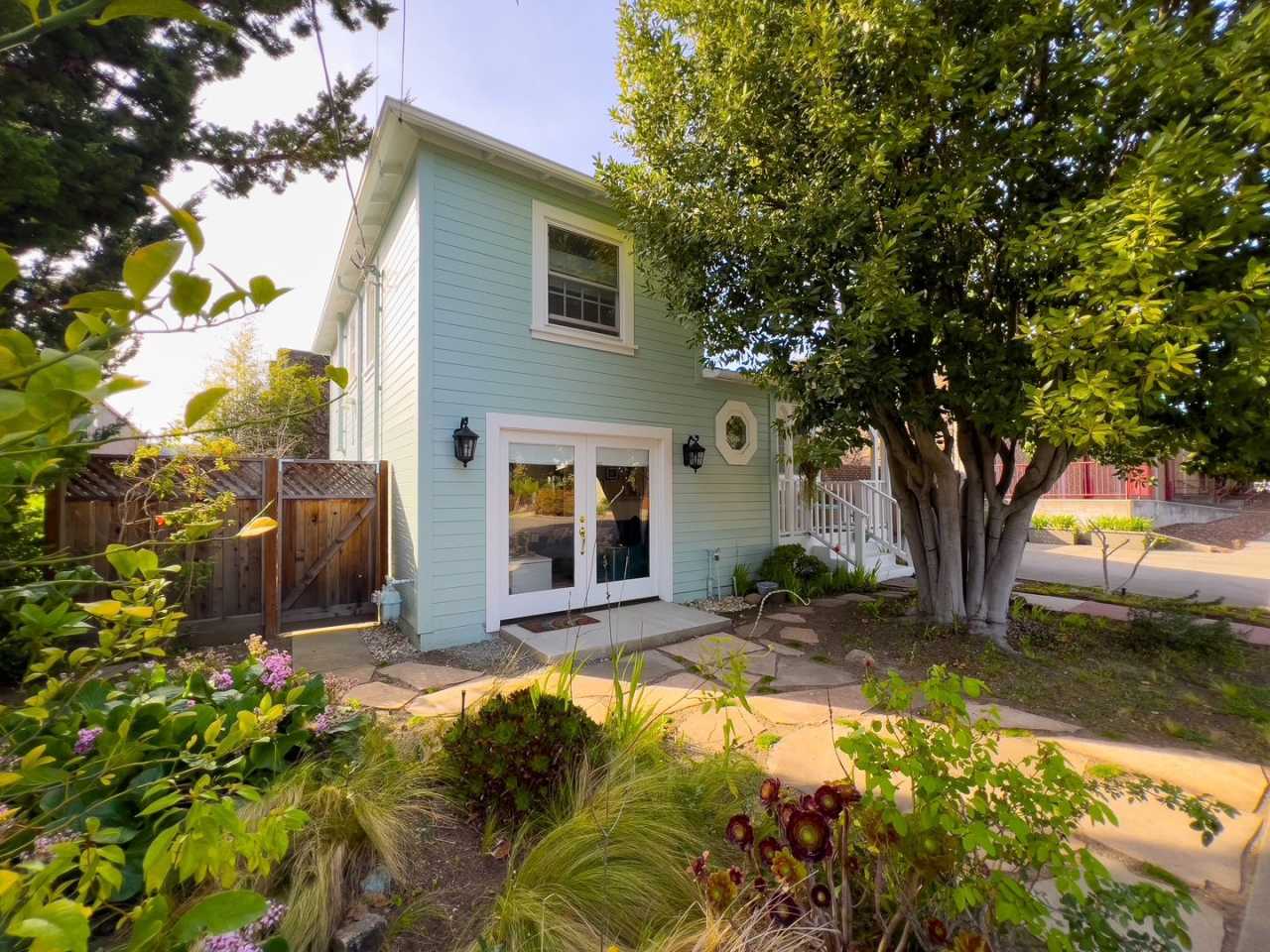 Charming 2-Bedroom Napa Home with Bonus Room!