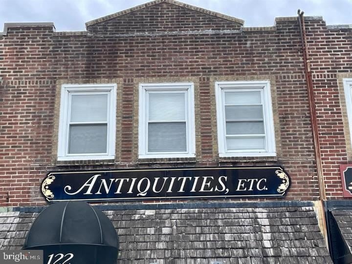 122 W LANCASTER AVENUE