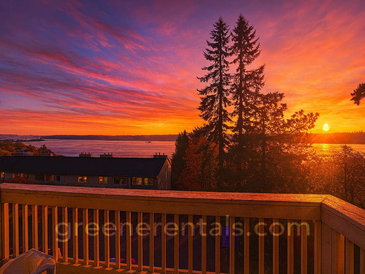 2BR/1.5BA 3rd Floor Condo Overlooking Sinclair Inlet