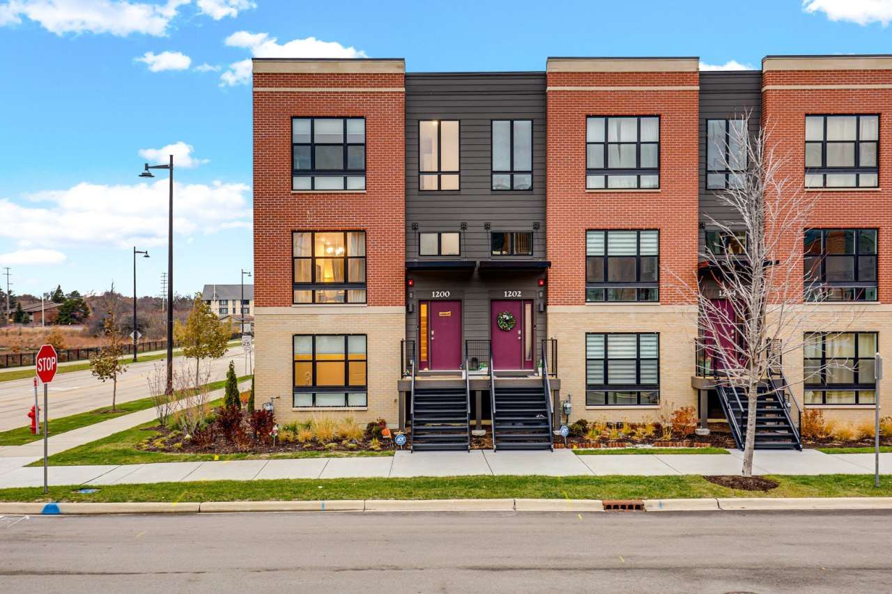 1200 Lakepointe Drive