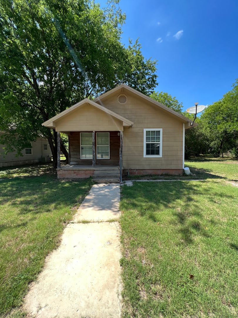 561 E. Crow St., Stephenville, TX 76401