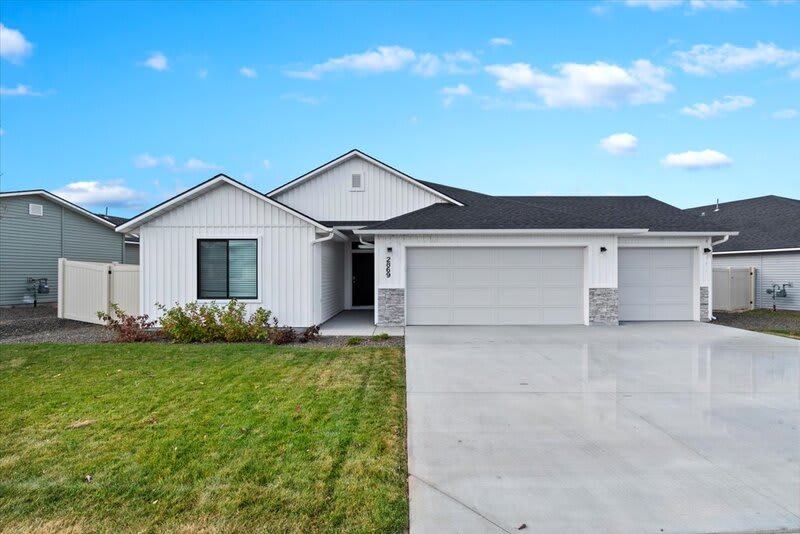 2869 N Arroyo Vis Wy