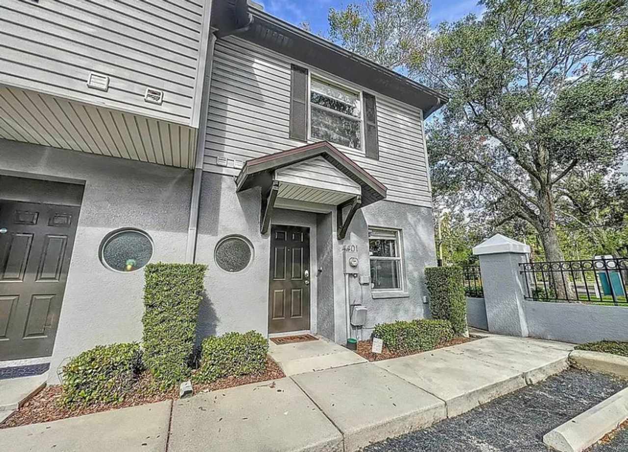 Charming 2-Bedroom, 1 Bathroom Townhome in Tampa, FL!