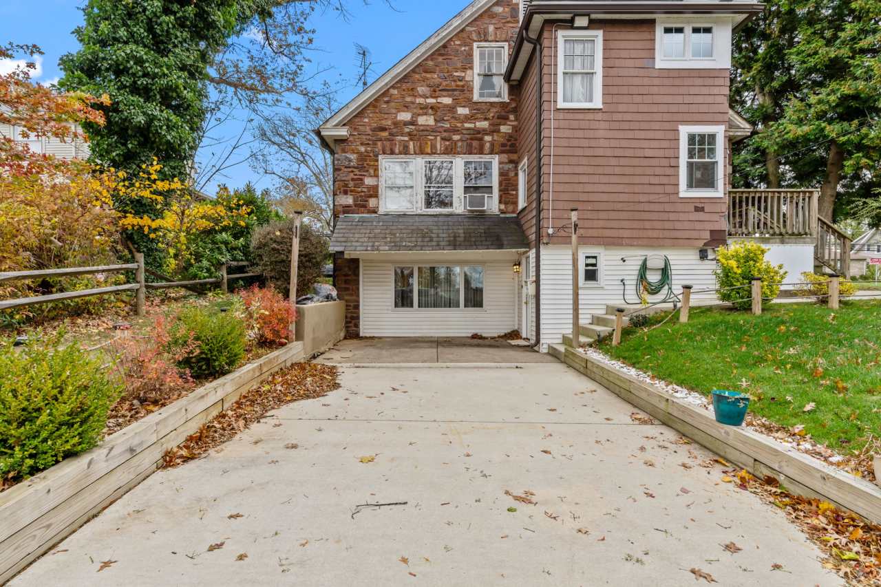 1948 Lycoming Avenue - 1