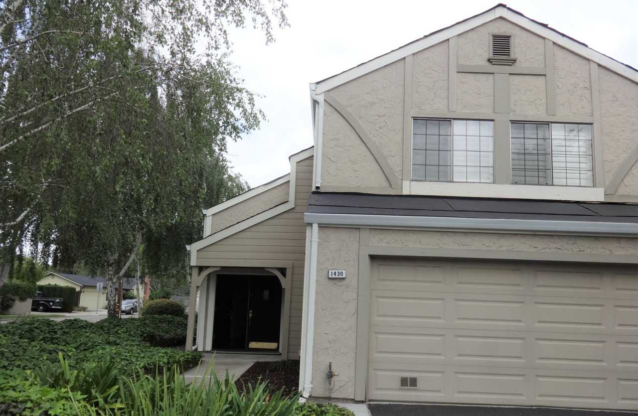 Beautiful Willow Glen 3 Bedroom 2.5 Bath End Unit Town-home!